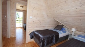 Sypialnia z dwoma pojedynczymi łóżkami - piętro